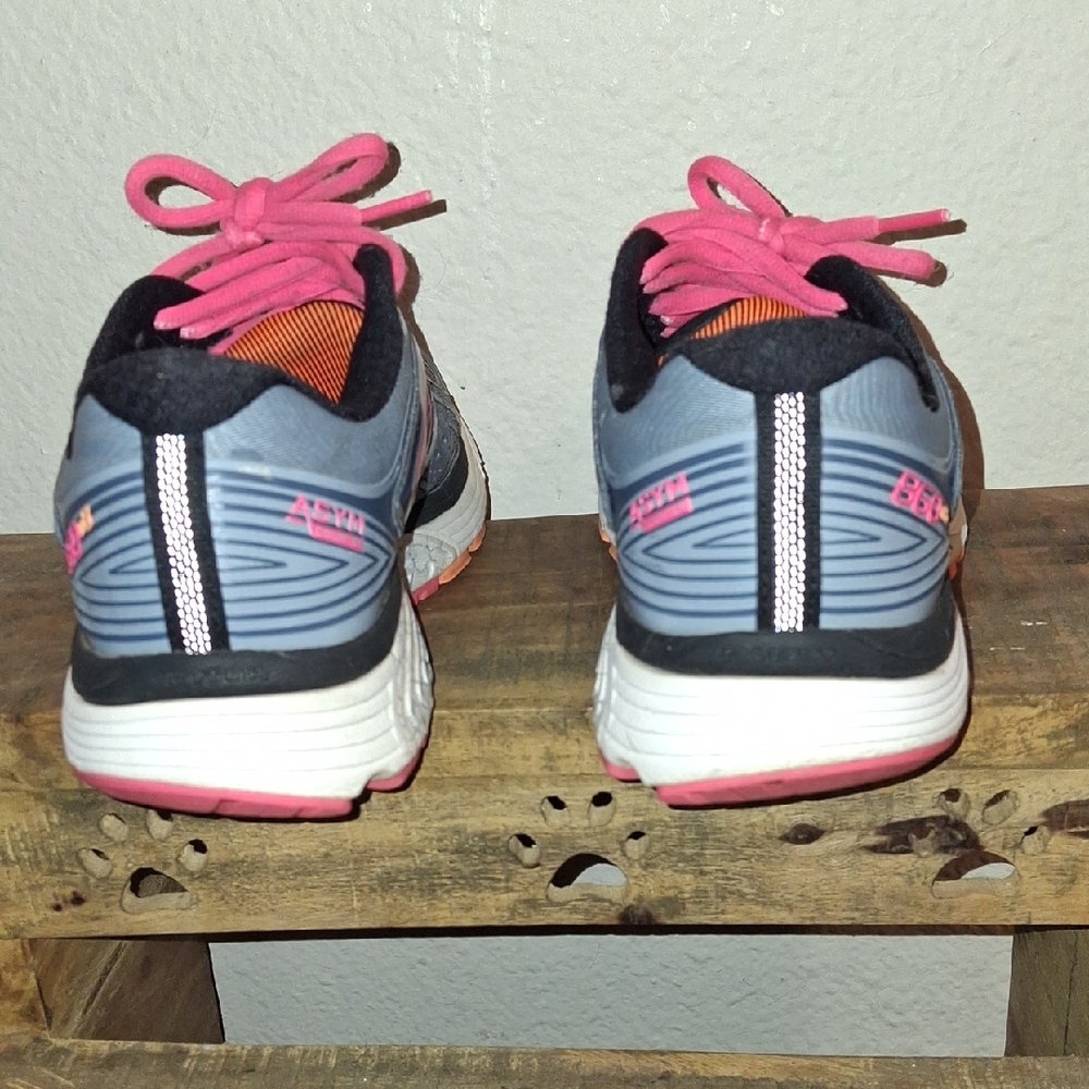 EUC Women's New Balance Running Shoes Size 8 - Picture 3 of 11